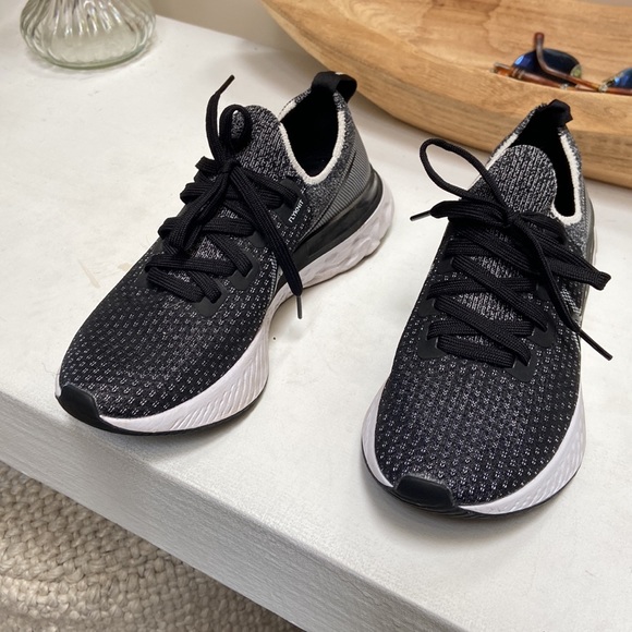 Nike epic react flyknit running shoe - Picture 5 of 5